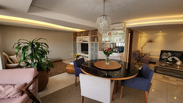 Imagem Apartamento com 3 Quartos à Venda, 206 m² em Menino Deus - Porto Alegre Imagem Apartamento com 3 Quartos à Venda, 206 m² em Menino Deus - Porto Alegre