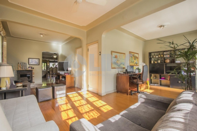 Casa com 4 Quartos à Venda, 390 m² em Petrópolis - Porto Alegre