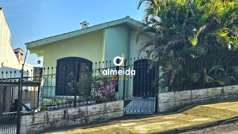 Casa com 4 Quartos à Venda, 262 m² em Nossa Senhora De Lourdes - Santa Maria