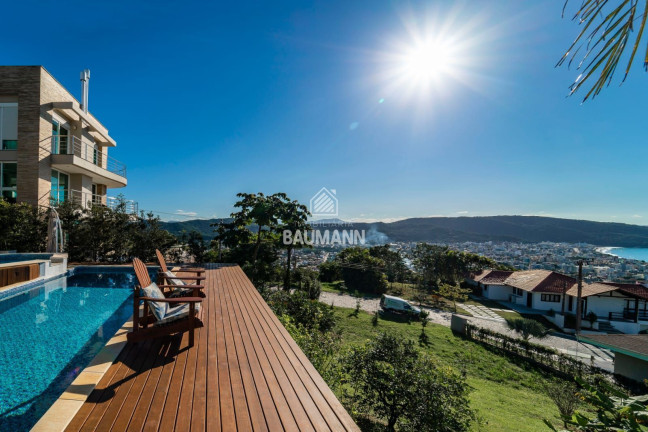 Imagem Casa com 7 Quartos à Venda, 408 m² em Centro - Bombinhas Imagem Casa com 7 Quartos à Venda, 408 m² em Centro - Bombinhas