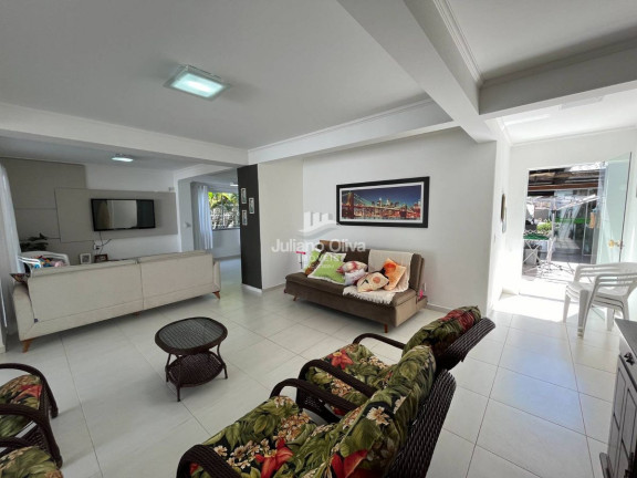Imagem Sobrado com 4 Quartos à Venda, 257 m² em Barra Do Sai - Itapoá