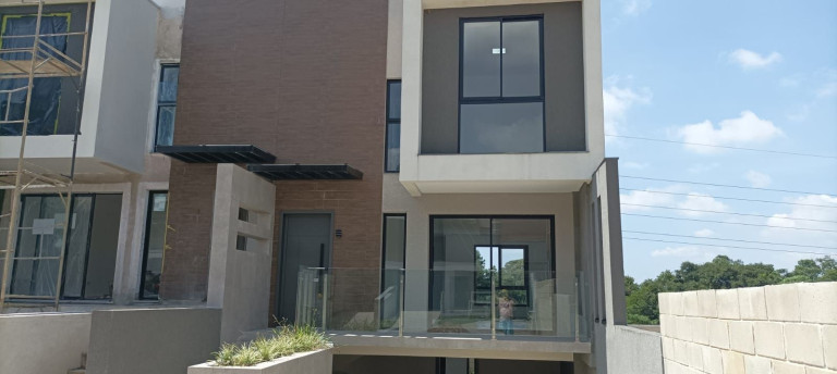 Imagem Casa com 3 Quartos à Venda, 158 m² em Pilarzinho - Curitiba Imagem Casa com 3 Quartos à Venda, 158 m² em Pilarzinho - Curitiba