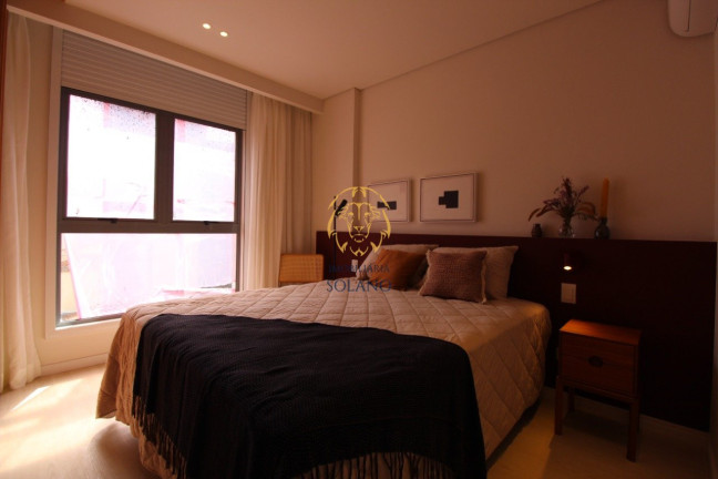Imagem Apartamento com 2 Quartos à Venda, 135 m² em Centro - Curitiba
