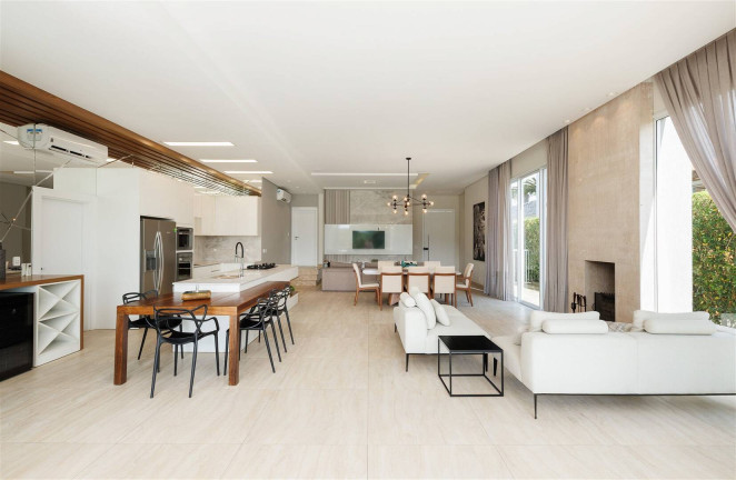 Imagem Casa com 4 Quartos à Venda, 450 m² em Camboriú Imagem Casa com 4 Quartos à Venda, 450 m² em Camboriú