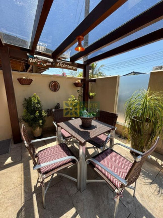 Casa com 3 Quartos à Venda, 170 m² em Balneário Perequê - Porto Belo
