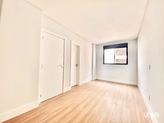 Imagem Apartamento com 3 Quartos à Venda, 213 m² em Agronômica - Florianópolis