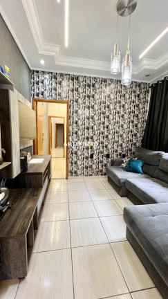 Imagem Casa com 2 Quartos à Venda, 82 m² Imagem Casa com 2 Quartos à Venda, 82 m²