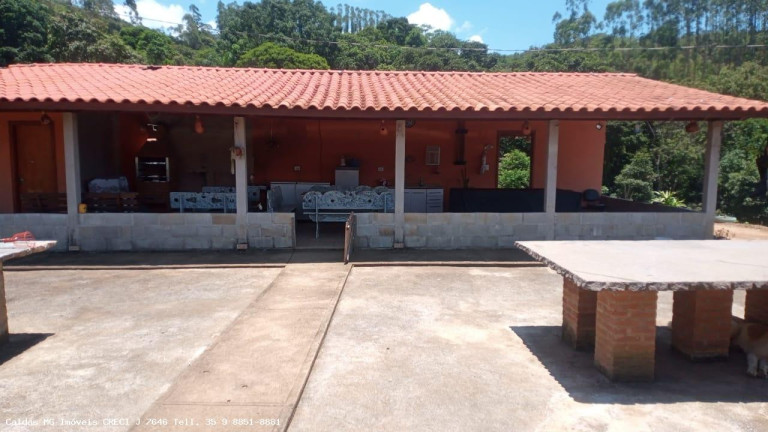 Imagem Chácara com 3 Quartos à Venda, 170 m² em Pocinhos Do Rio Verde - Caldas Imagem Chácara com 3 Quartos à Venda, 170 m² em Pocinhos Do Rio Verde - Caldas