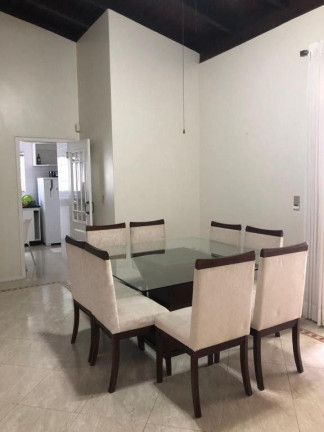 Imagem Casa com 3 Quartos à Venda, 312 m² em América - Joinville