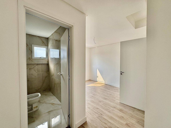 Imagem Sobrado com 4 Quartos à Venda, 248 m² em Tropical Iii - Cascavel