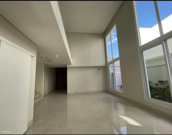Imagem Casa com 4 Quartos à Venda, 342 m² em Jardins Valência - Goiânia