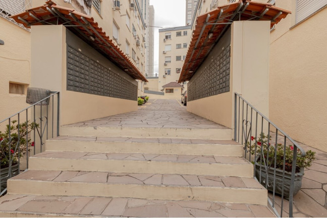Imagem Imóvel com 1 Quarto à Venda, 31 m² em Passo Da Areia - Porto Alegre Imagem Imóvel com 1 Quarto à Venda, 31 m² em Passo Da Areia - Porto Alegre