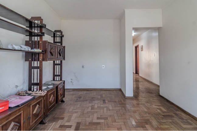 Imagem Casa com 6 Quartos à Venda, 210 m² em Passo Da Areia - Porto Alegre Imagem Casa com 6 Quartos à Venda, 210 m² em Passo Da Areia - Porto Alegre