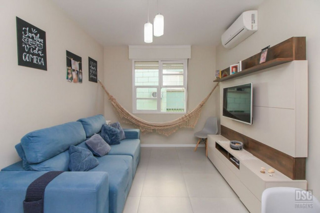 Imagem Imóvel com 2 Quartos à Venda, 47 m² em Cristal - Porto Alegre Imagem Imóvel com 2 Quartos à Venda, 47 m² em Cristal - Porto Alegre