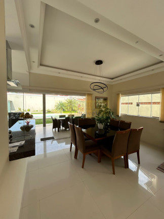 Sobrado com 4 Quartos à Venda, 300 m² em Jardim Britânia - Caraguatatuba