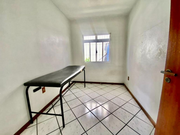 Imagem Casa com 3 Quartos à Venda, 264 m² em Kobrasol - São José