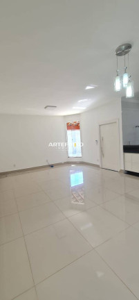 Imagem Casa com 3 Quartos à Venda, 172 m² Imagem Casa com 3 Quartos à Venda, 172 m²