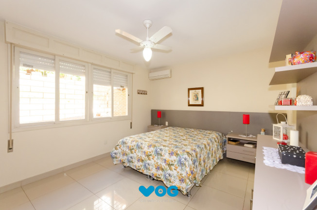 Imagem Casa com 3 Quartos à Venda, 230 m² em Petrópolis - Porto Alegre Imagem Casa com 3 Quartos à Venda, 230 m² em Petrópolis - Porto Alegre