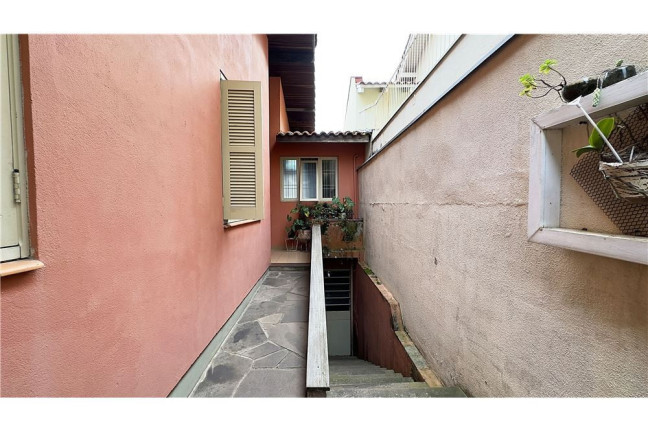 Imagem Casa com 3 Quartos à Venda,  em Passo Da Areia - Porto Alegre