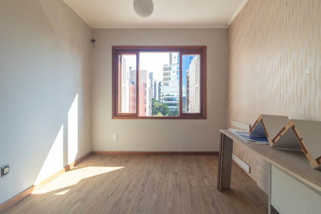 Imagem Imóvel com 3 Quartos à Venda, em Moinhos De Vento - Porto Alegre Imagem Imóvel com 3 Quartos à Venda, em Moinhos De Vento - Porto Alegre