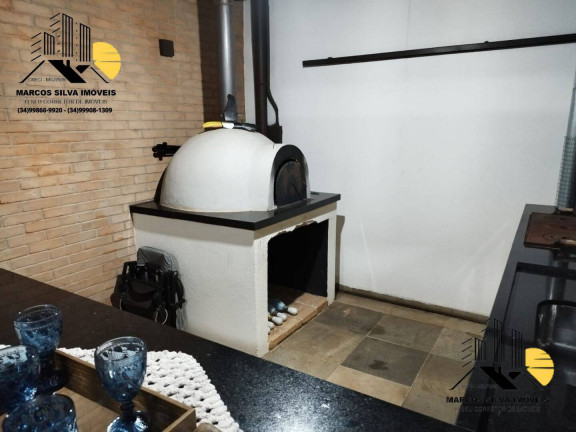Imagem Casa com 3 Quartos à Venda, 250 m² em Jardim Europa - Uberlândia Imagem Casa com 3 Quartos à Venda, 250 m² em Jardim Europa - Uberlândia