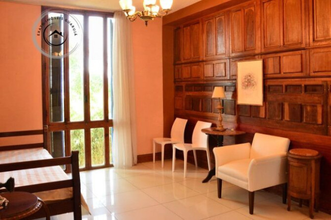 Imagem Casa com 4 Quartos à Venda, 360 m²