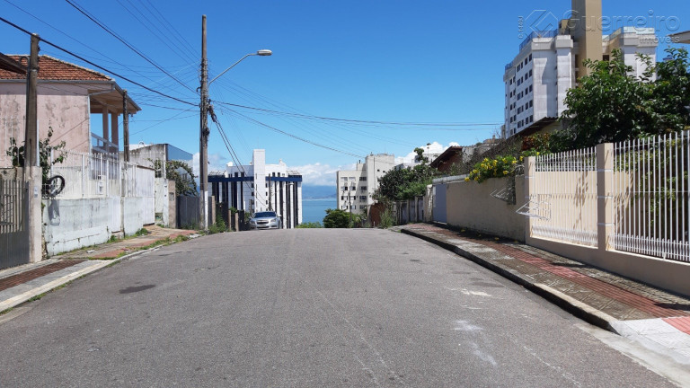 Imagem Casa com 8 Quartos à Venda, 190 m² em Agronômica - Florianópolis Imagem Casa com 8 Quartos à Venda, 190 m² em Agronômica - Florianópolis
