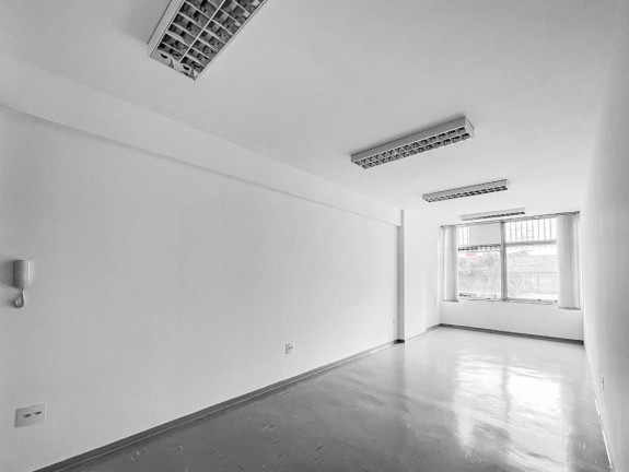 Sala Comercial à Venda, 32 m² em Itaim Bibi - São Paulo