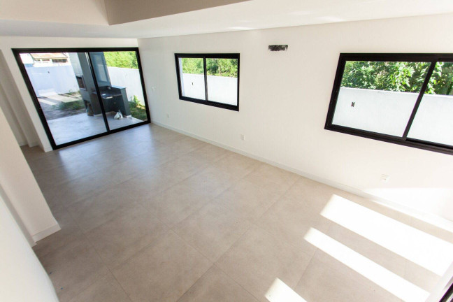 Imagem Casa com 3 Quartos à Venda, em Campeche - Florianópolis Imagem Casa com 3 Quartos à Venda, em Campeche - Florianópolis
