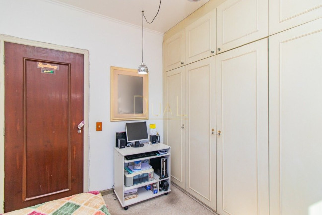 Imagem Imóvel com 3 Quartos à Venda, em Moinhos De Vento - Porto Alegre Imagem Imóvel com 3 Quartos à Venda, em Moinhos De Vento - Porto Alegre