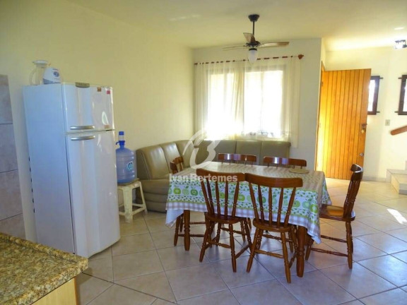 Imagem Sobrado com 2 Quartos para Temporada, em Bombas - Bombinhas Imagem Sobrado com 2 Quartos para Temporada, em Bombas - Bombinhas