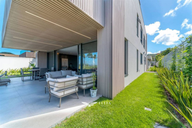 Imagem Casa com 5 Quartos à Venda, 458 m² em Praia Do Estaleiro - Balneário Camboriú Imagem Casa com 5 Quartos à Venda, 458 m² em Praia Do Estaleiro - Balneário Camboriú