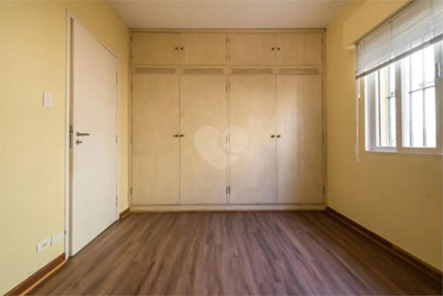 Imagem Casa com 6 Quartos à Venda, 202 m²