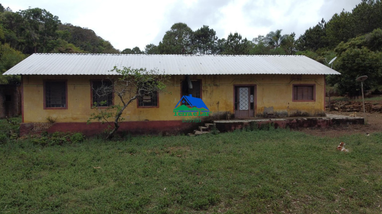 Imagem Casa com 3 Quartos à Venda, 10 m² em Zona Rural - Aiuruoca Imagem Casa com 3 Quartos à Venda, 10 m² em Zona Rural - Aiuruoca