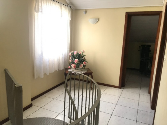 Imagem Casa com 4 Quartos à Venda, 230 m² em Jardim Itu - Porto Alegre