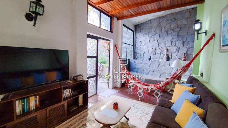 Imagem Casa com 4 Quartos à Venda, 249 m² em Colônia Alpina - Teresópolis