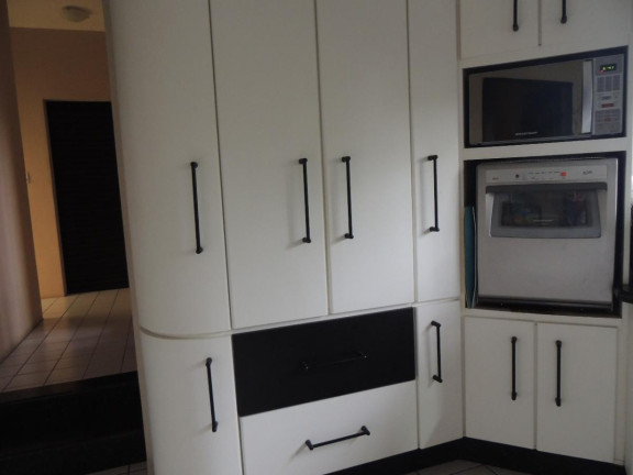Imagem Casa com 3 Quartos à Venda, 310 m² em Costa E Silva - Joinville