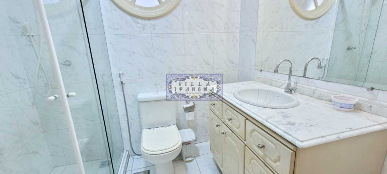 Imagem Imóvel com 2 Quartos à Venda, 102 m² em Copacabana - Rio De Janeiro Imagem Imóvel com 2 Quartos à Venda, 102 m² em Copacabana - Rio De Janeiro