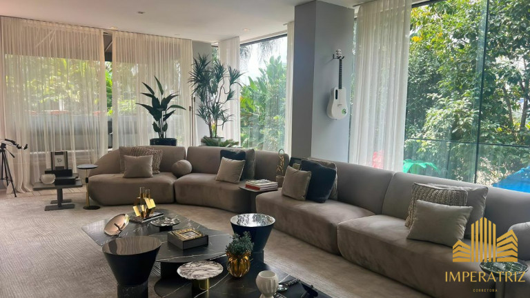 Casa com 5 Quartos à Venda,  em Jardim Guedala - São Paulo