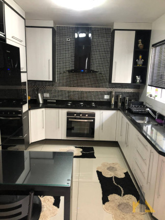 Imagem Sobrado com 3 Quartos à Venda, 166 m² em Atuba - Curitiba Imagem Sobrado com 3 Quartos à Venda, 166 m² em Atuba - Curitiba