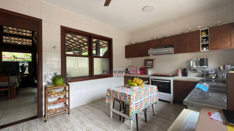 Imagem Casa com 6 Quartos à Venda, 323 m² em Riviera Módulo 5 - Bertioga Imagem Casa com 6 Quartos à Venda, 323 m² em Riviera Módulo 5 - Bertioga