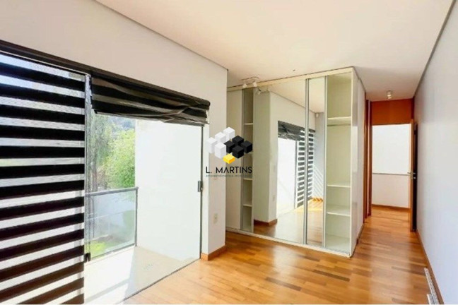 Imagem Casa com 2 Quartos à Venda, 318 m² em Medianeira - Porto Alegre Imagem Casa com 2 Quartos à Venda, 318 m² em Medianeira - Porto Alegre