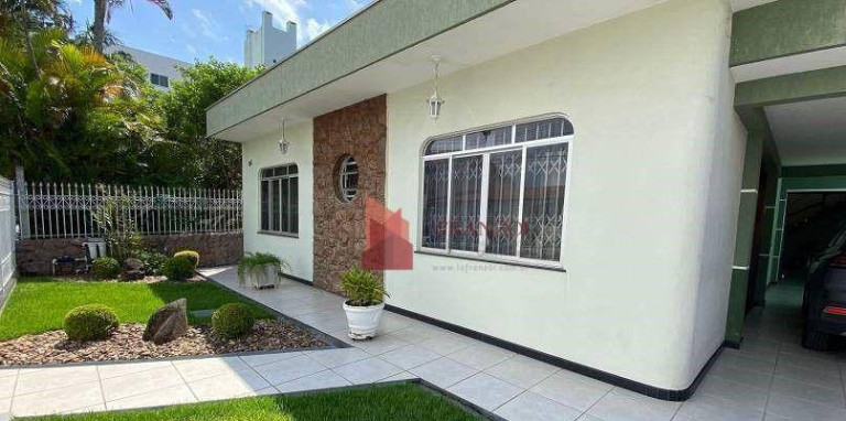 Casa com 3 Quartos à Venda, 252 m² em Fazenda - Itajaí