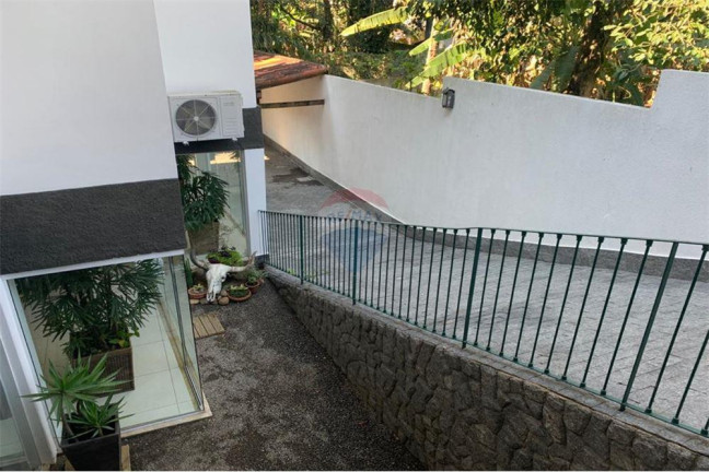 Imagem Casa com 6 Quartos à Venda, 450 m² em Pendotiba - Niterói Imagem Casa com 6 Quartos à Venda, 450 m² em Pendotiba - Niterói