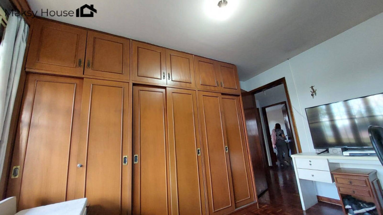 Imagem Casa com 4 Quartos à Venda, em Boqueirão - Curitiba Imagem Casa com 4 Quartos à Venda, em Boqueirão - Curitiba