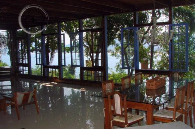 Imagem Casa com 4 Quartos à Venda, 360 m²