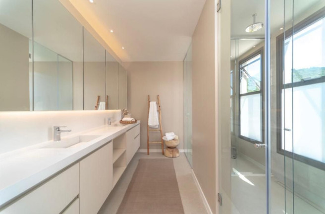 Imagem Casa com 5 Quartos à Venda, 458 m² em Praia Do Estaleiro - Balneário Camboriú Imagem Casa com 5 Quartos à Venda, 458 m² em Praia Do Estaleiro - Balneário Camboriú