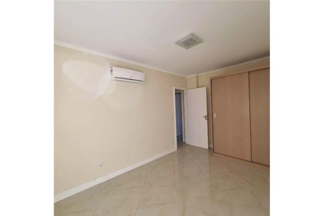 Imagem Imóvel com 3 Quartos à Venda,  em Moinhos De Vento - Porto Alegre