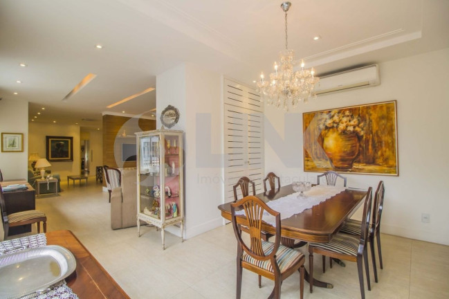 Imagem Apartamento com 4 Quartos à Venda, 251 m² em Moinhos De Vento - Porto Alegre Imagem Apartamento com 4 Quartos à Venda, 251 m² em Moinhos De Vento - Porto Alegre