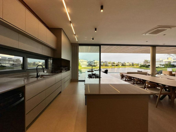 Imagem Sobrado com 6 Quartos à Venda, 538 m² em Centro - Xangri-la